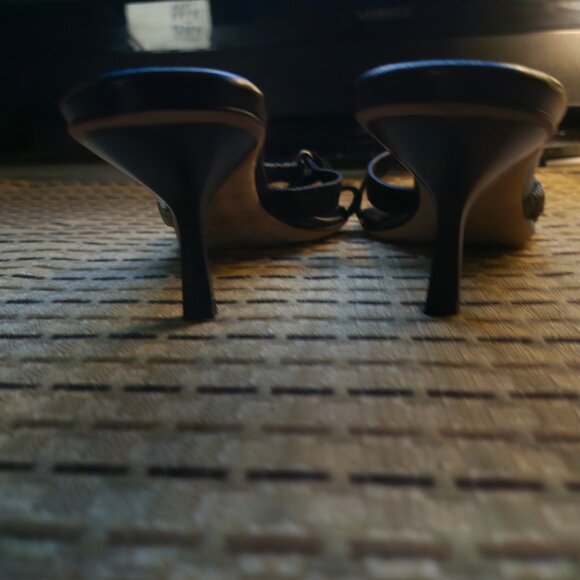 Authentic gucci monogram strappy thong heel - Picture 3 of 8